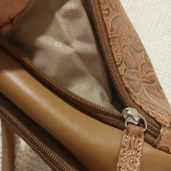 Concealed Carry Tan Tooled Cowhide Organizer Crossbody by Gun Tote'n Mamas EUC - Picture 9 of 16
